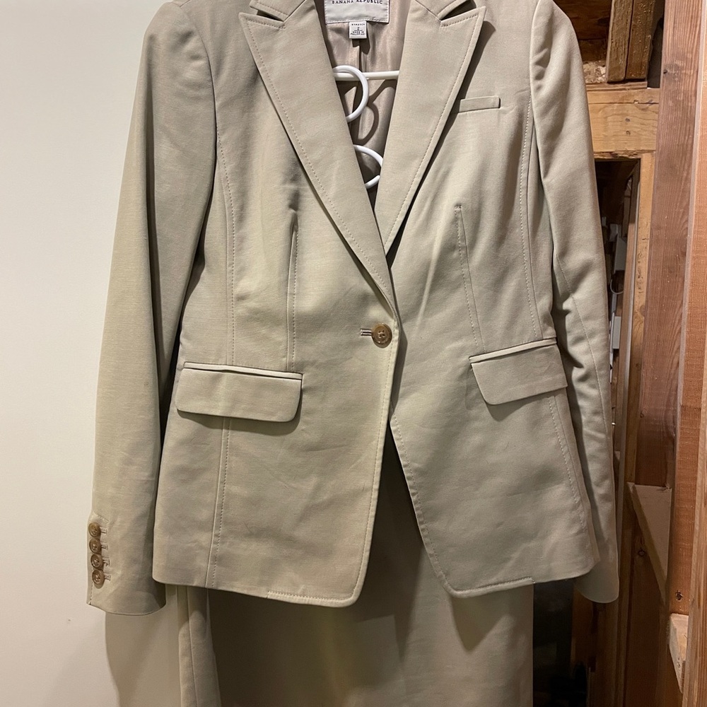 Classic summer suit. (2 pieces)